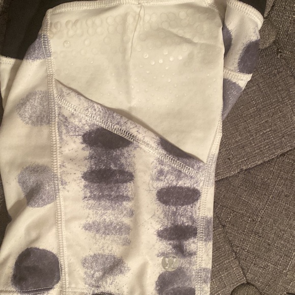 Lululemon tight shorts - Picture 3 of 4